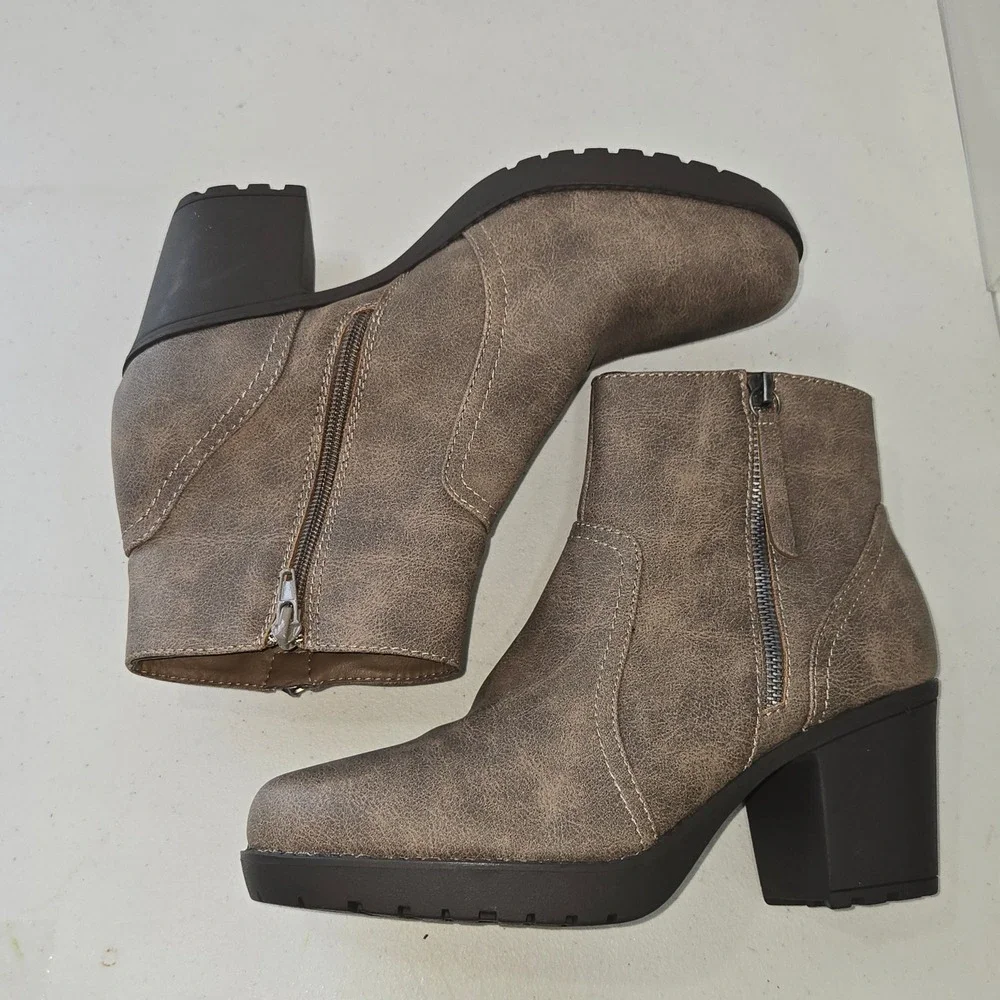 Sugar Shellbee Taupe Distressed Ankle Boots Womens 8.5M Chunky Heel Lug Sole Zip